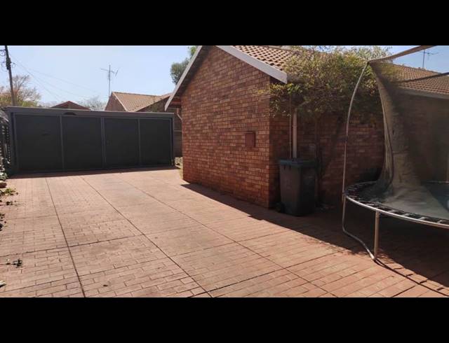 3 BEDROOM HOUSE FOR SALE IN PIERRE VAN RYNEVELD